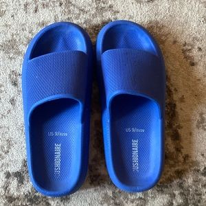 Cushionair cloud slides size 9